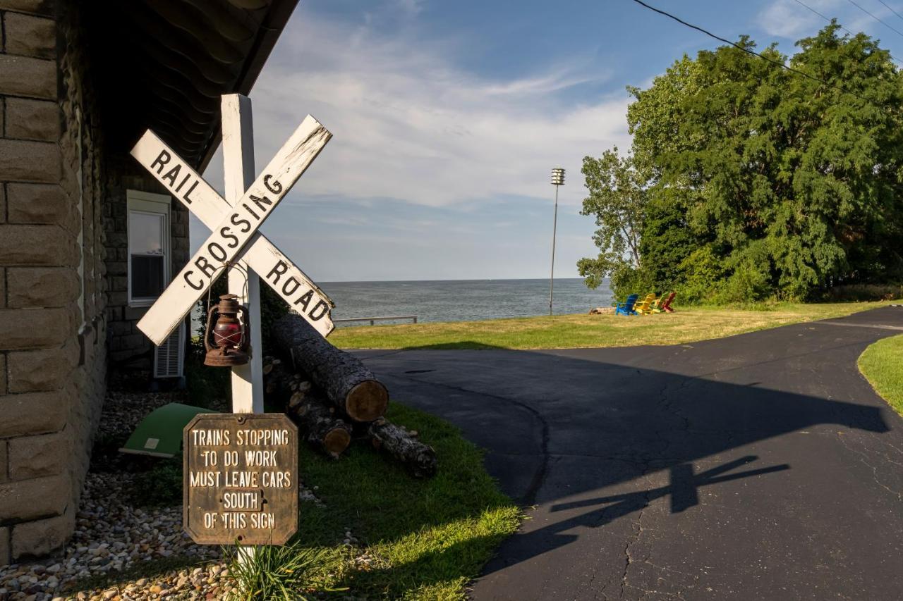 Cozy Lakefront Cottage Huron Exterior photo