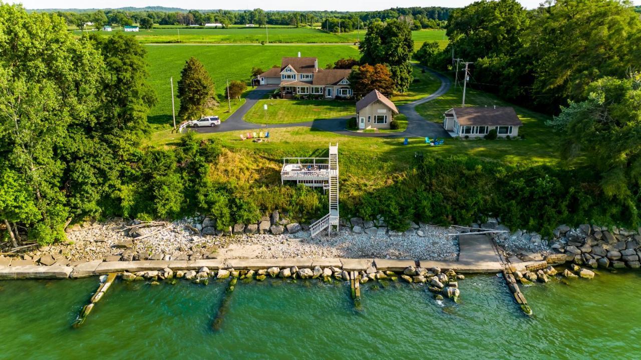 Cozy Lakefront Cottage Huron Exterior photo