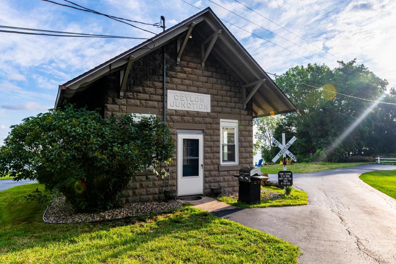 Cozy Lakefront Cottage Huron Exterior photo