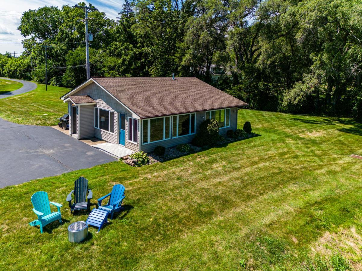 Cozy Lakefront Cottage Huron Exterior photo