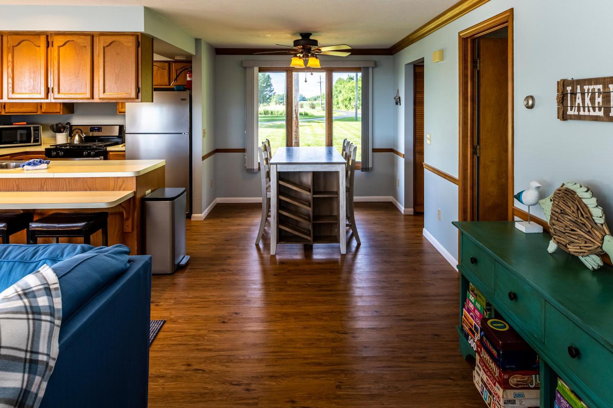 Cozy Lakefront Cottage Huron Room photo